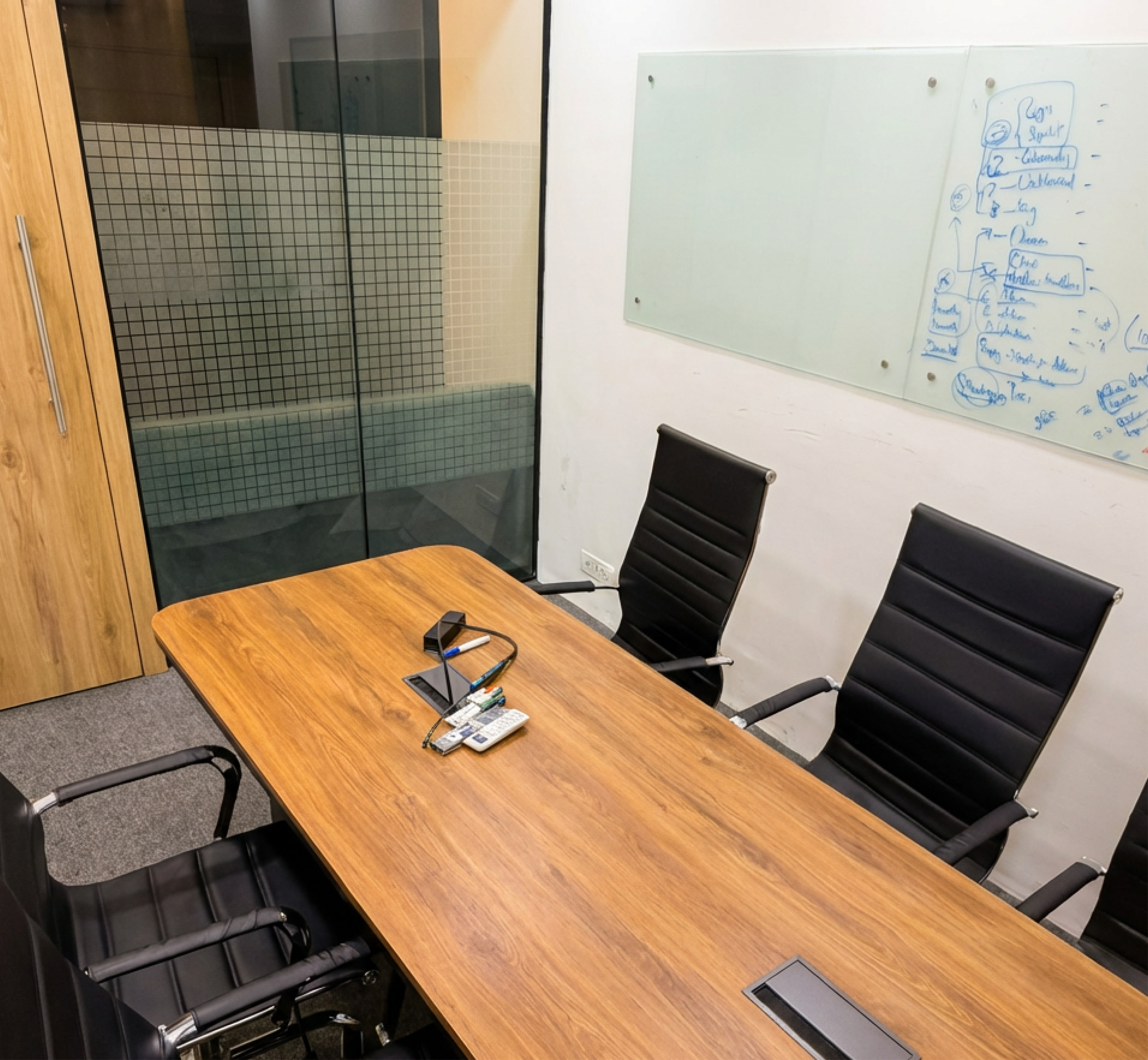 Meeting room in Beginest workspace 